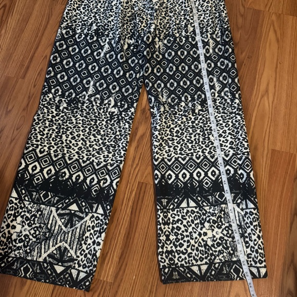 Stradivarius Gray White Abstract Aztec Patterned‎ Jumpsuit Size S Tribal Boho - Picture 6 of 7
